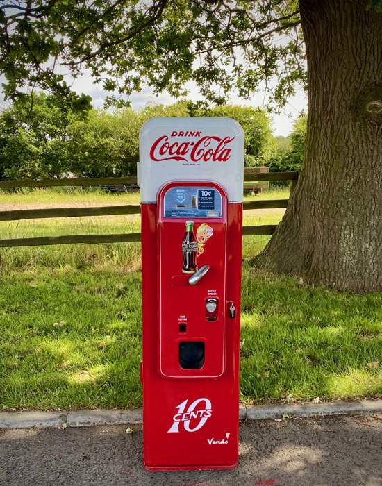 #V55: Vendo 44 Coca-Cola vending Machine 1957 - Front