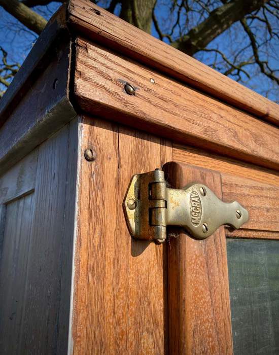 #USA07: Oak Door Mc'Cray - Hinge close up